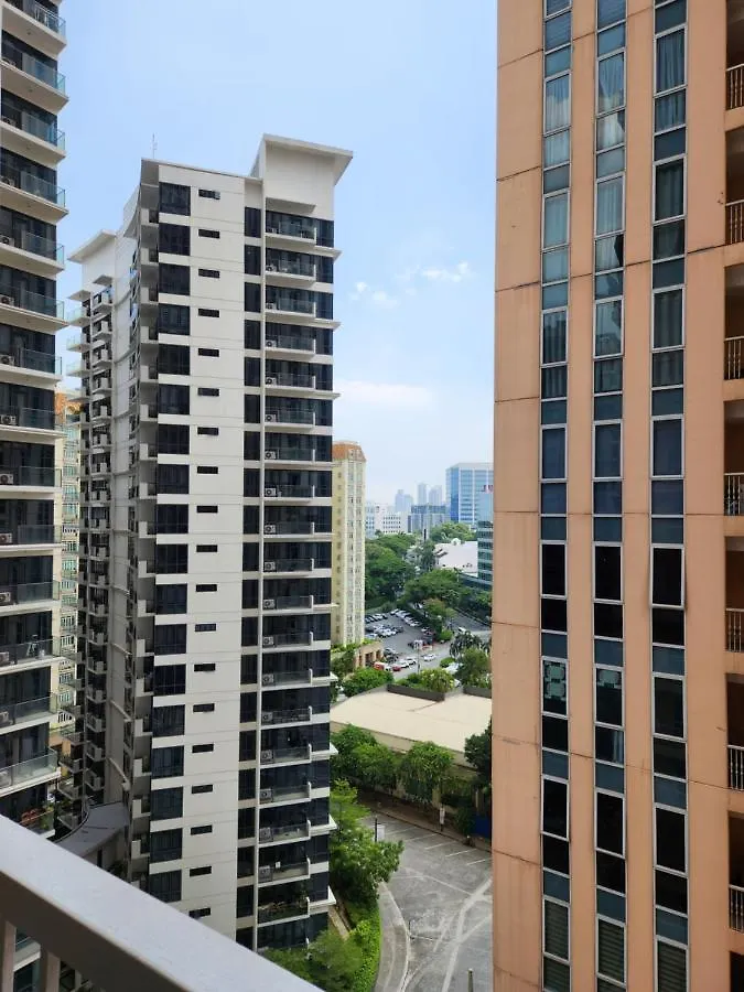 Venice Luxury: Family Suite with Mall Access and Pool Taguig
