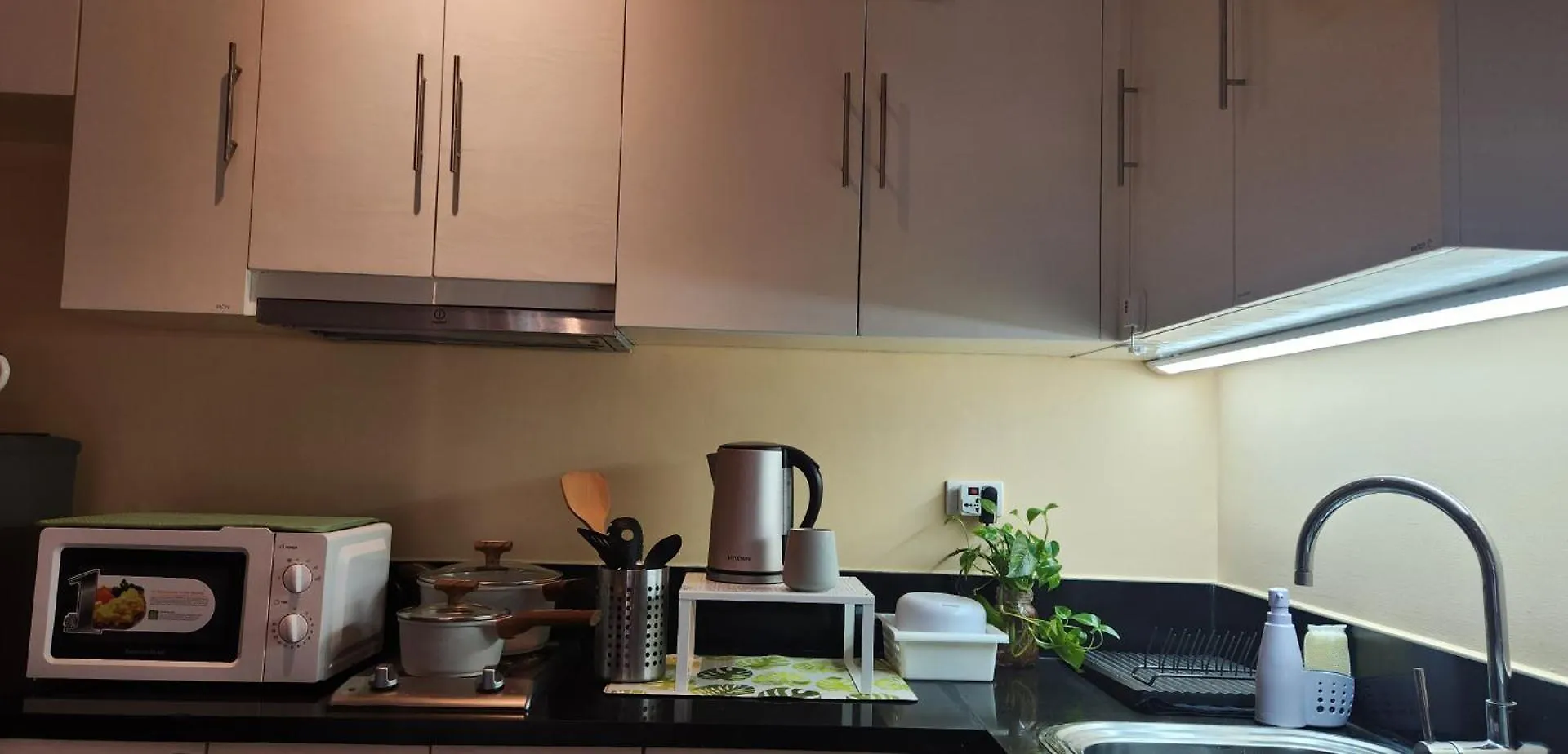 Venice Luxury: Family Suite with Mall Access and Pool Taguig