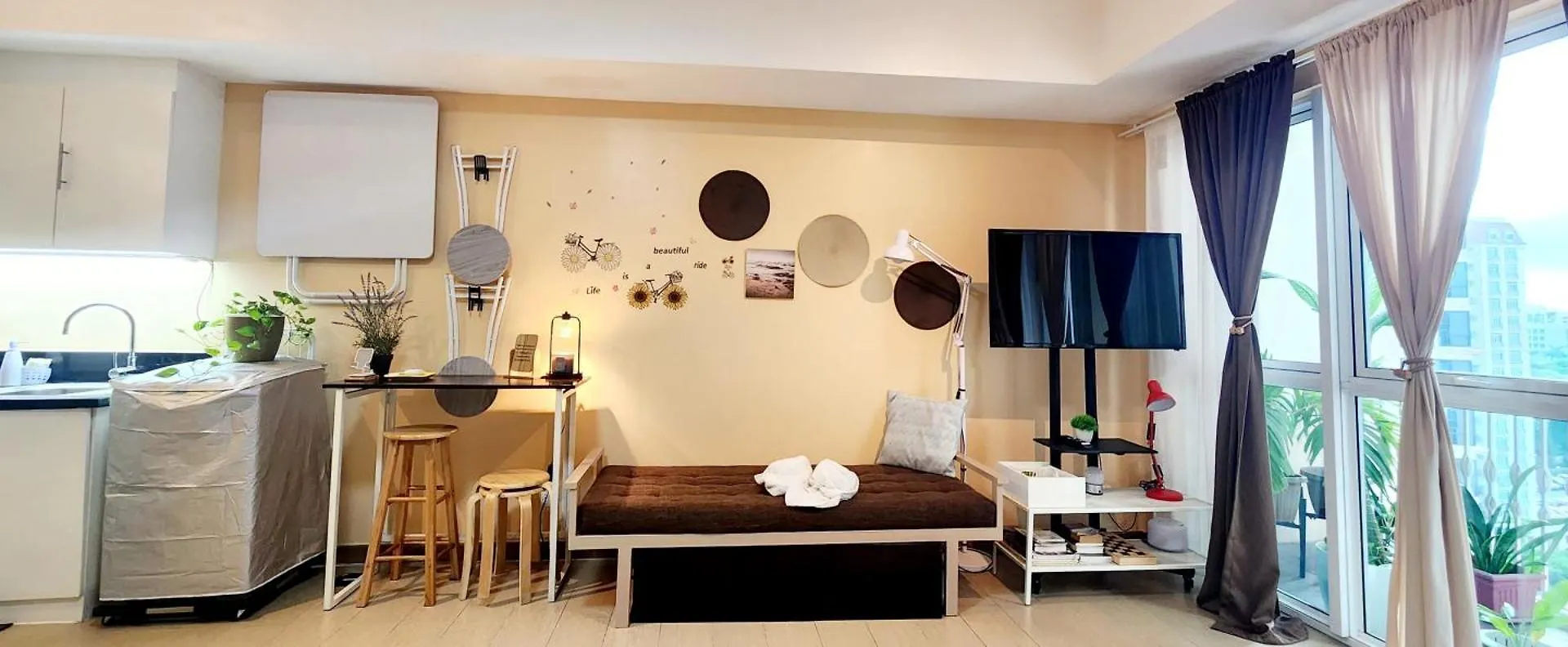 Venice Luxury: Family Suite with Mall Access and Pool Taguig